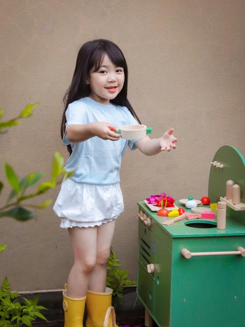 为什么小女孩喜欢玩过家家呢?